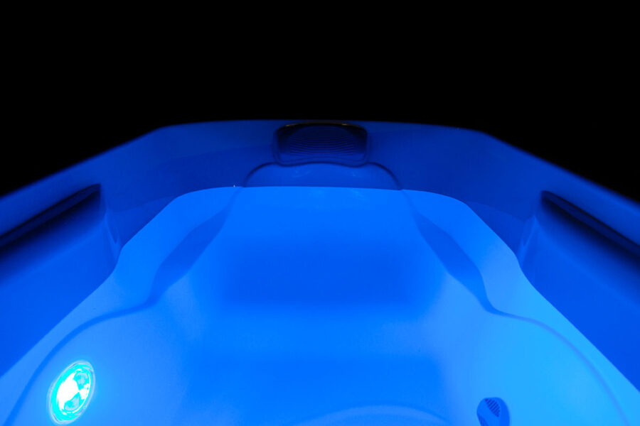 wellis Iceland cold plunge tub nightview