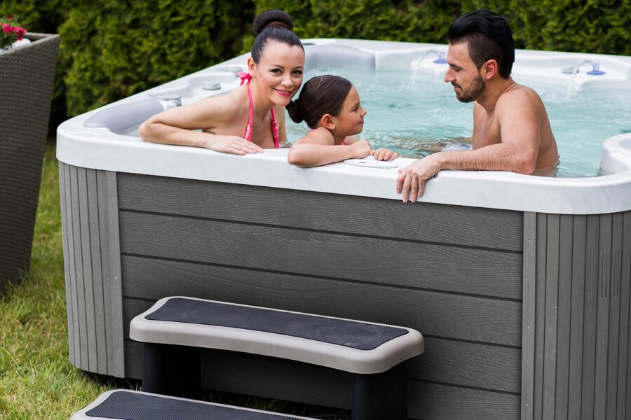 Wellis_hot_tub_lifestyle_4